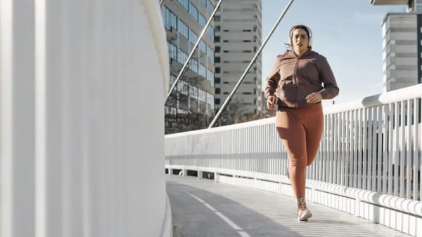 5 minutos de ejercicio diario: clave para una vida más sana y larga