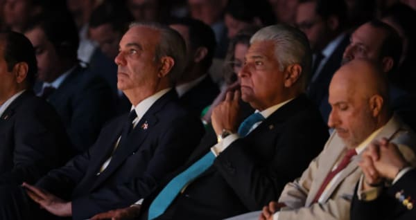 Imagen para: Abinader vende el modelo RD al mundo en congreso zonal