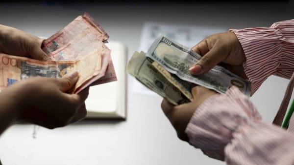 Imagen para: Dólar cae ante el peso dominicano, derriba los RD$60 por primera vez