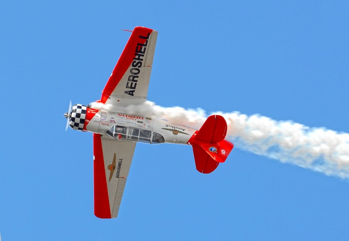 Fly in an aerobatic plane