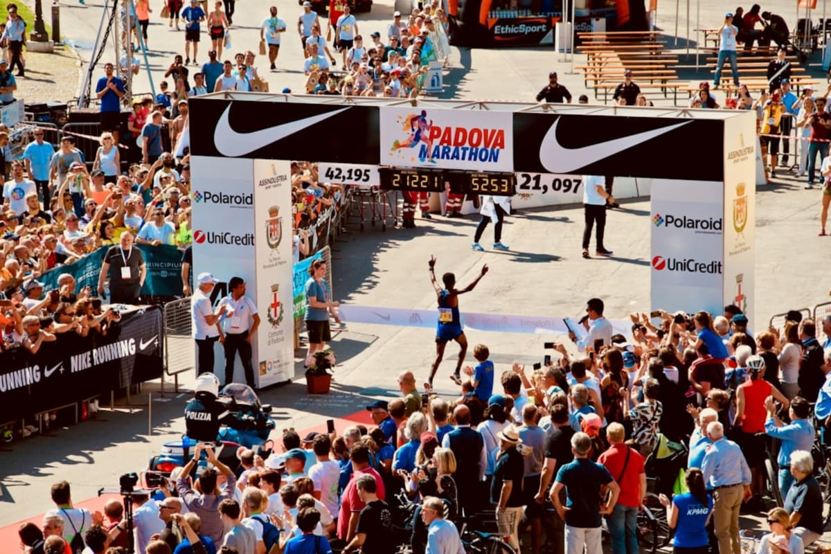 Run marathon