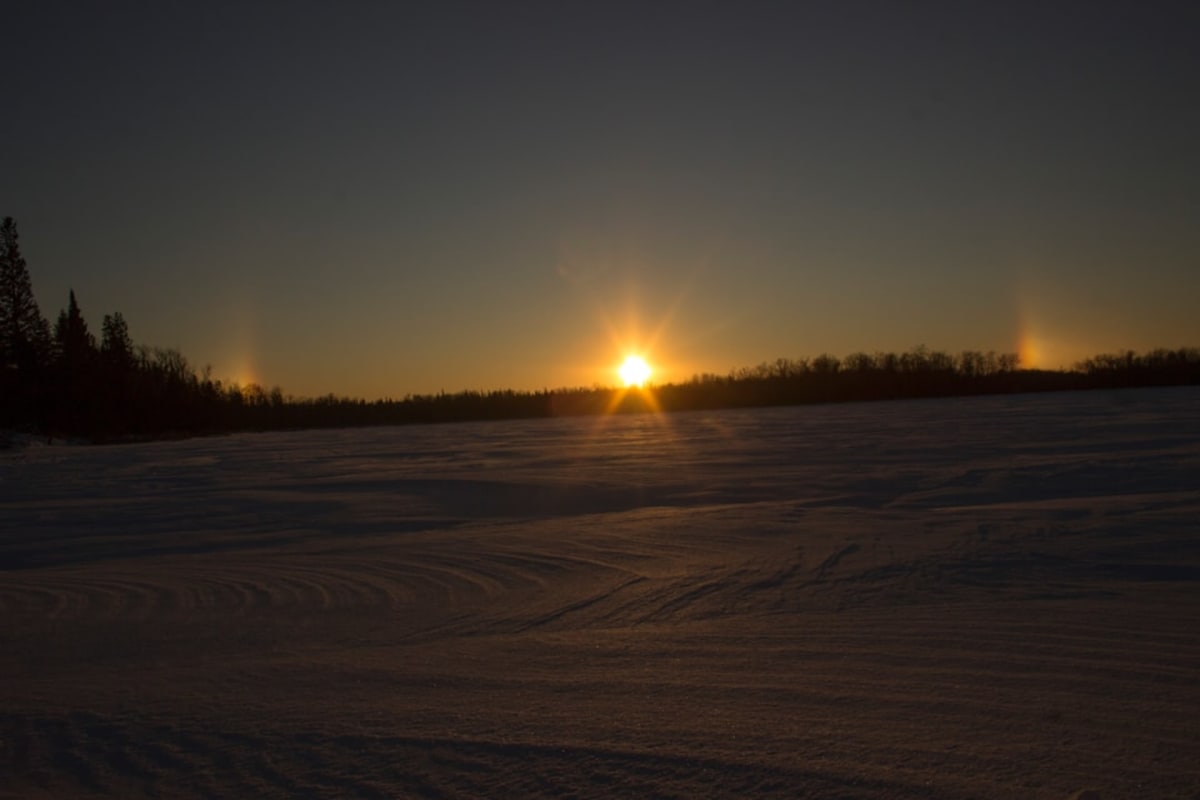 See sun dogs