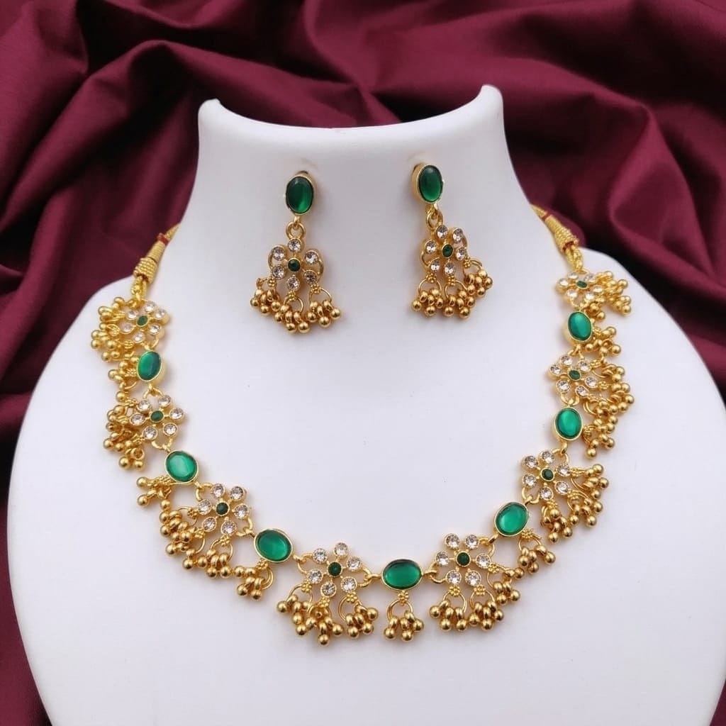 Emerald Green Pearl Layered Necklace Set view 2