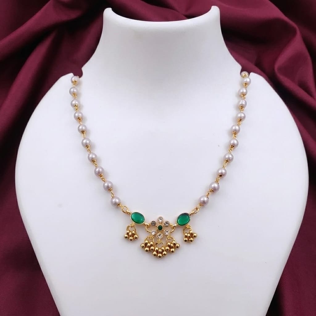 Emerald Green Pearl Layered Necklace Set view 3
