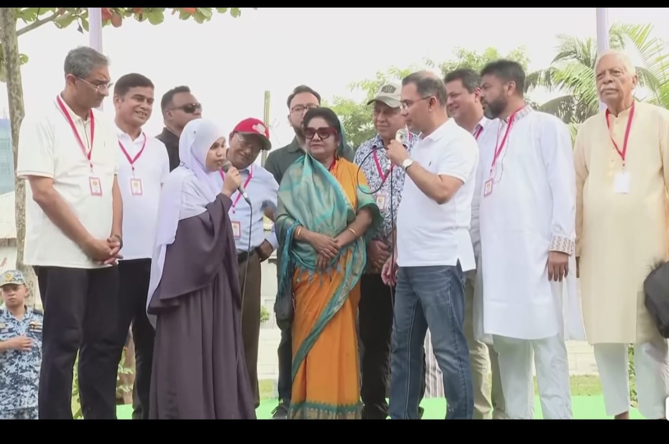 ফুলগাজীতে বেগম খালেদা জিয়া মহিলা কলেজ প্রাঙ্গণে বৃক্ষরোপণ ও শিক্ষার্থীদের সঙ্গে মতবিনিময়