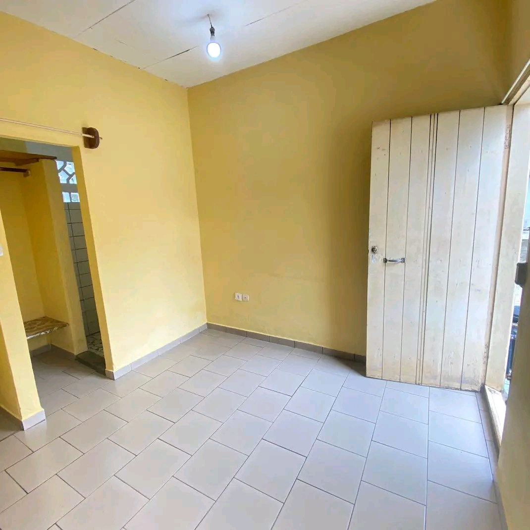 Photo de Chambre moderne à Ngoa-Ekele