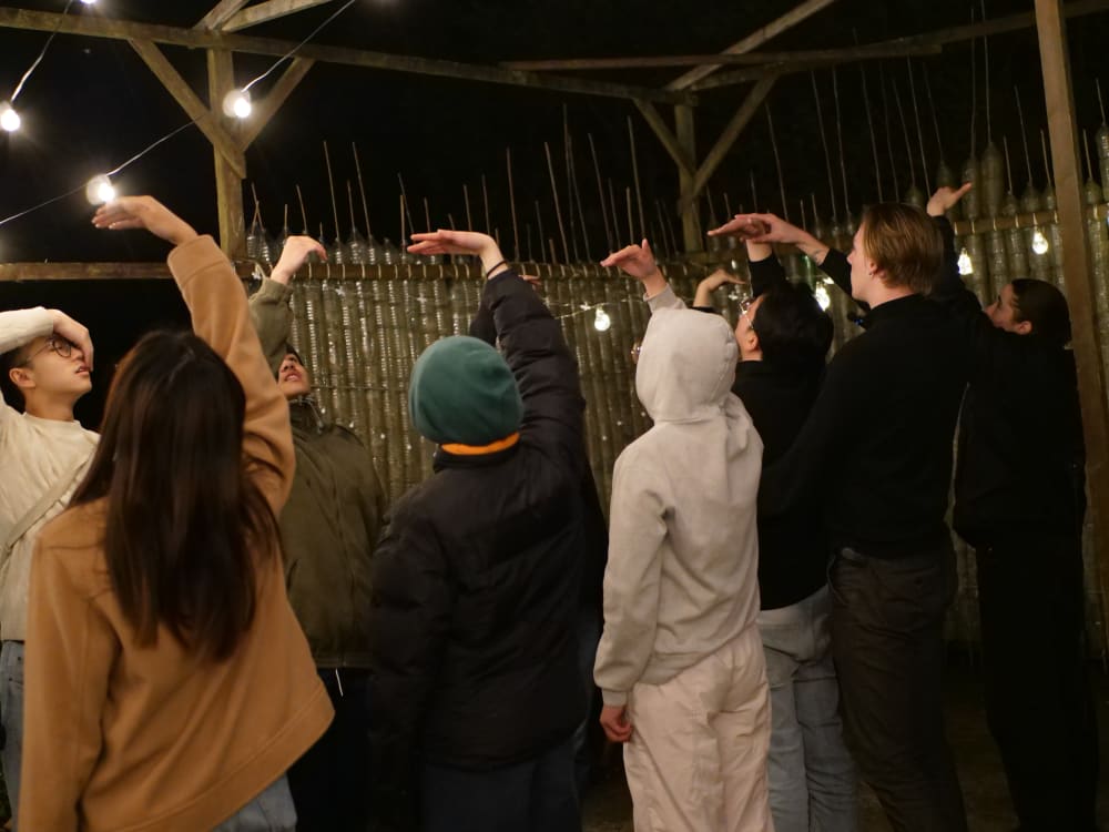 Invités captivés lors d'un événement client