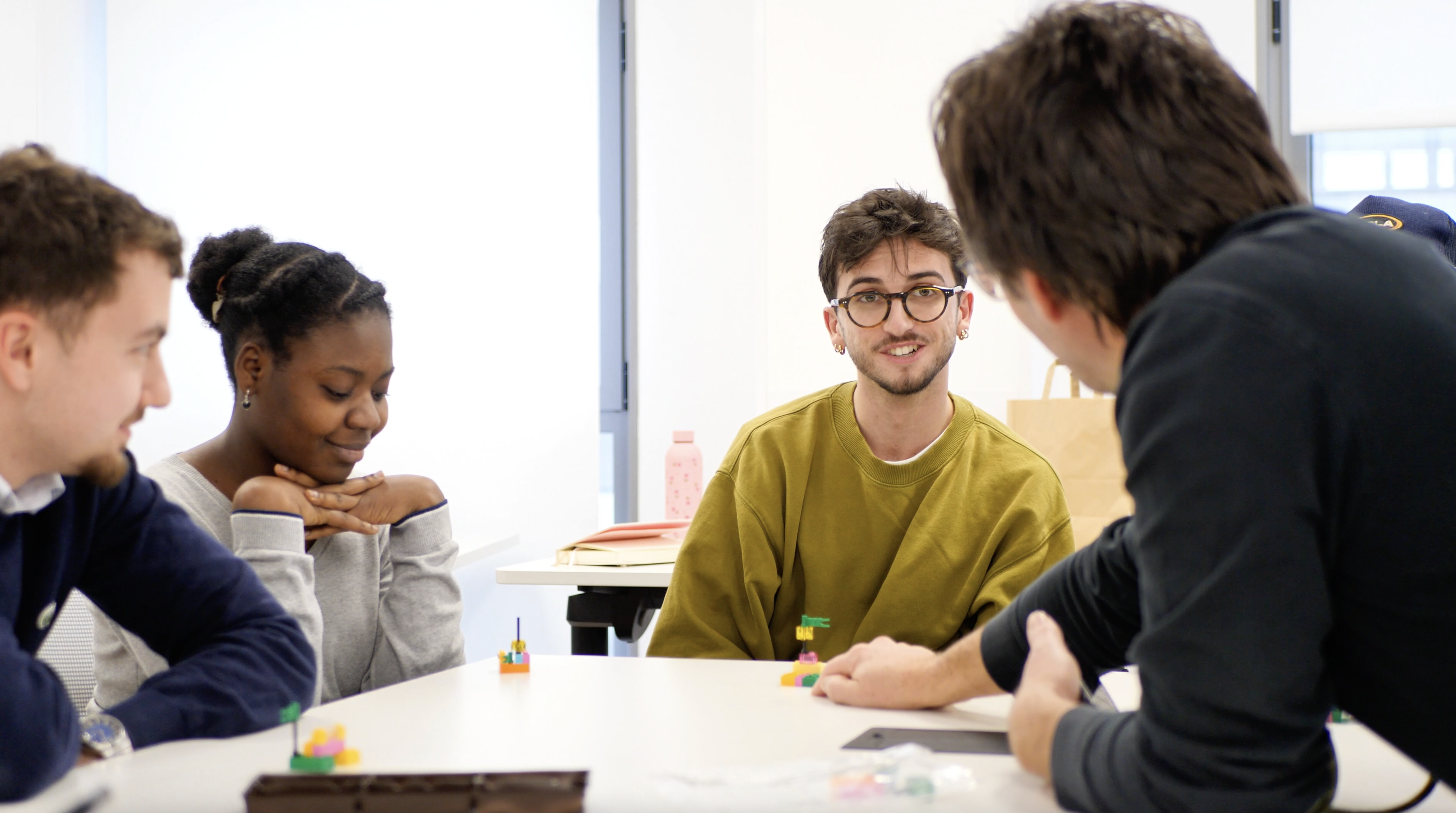 Ludo-FabLab: Redéfinir l'Apprentissage par le Jeu et l'Innovation