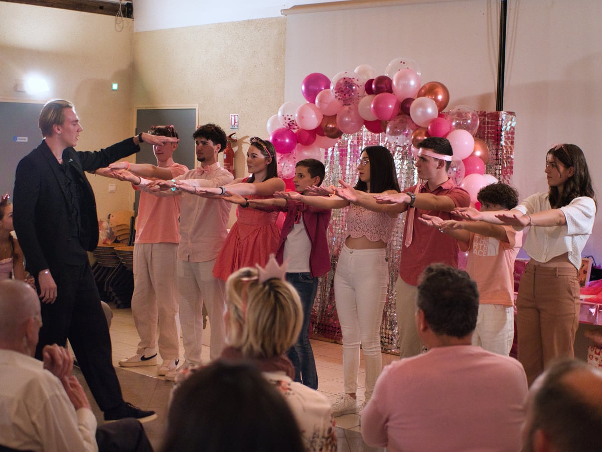 Spectacle d'hypnose lors d'un anniversaire à la maison