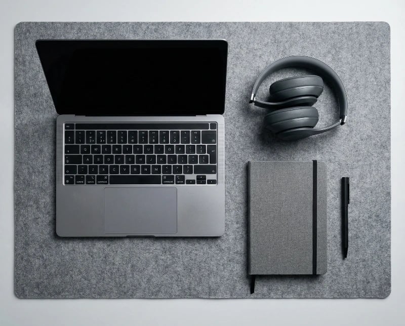 Tech Flat-Lay Essentials