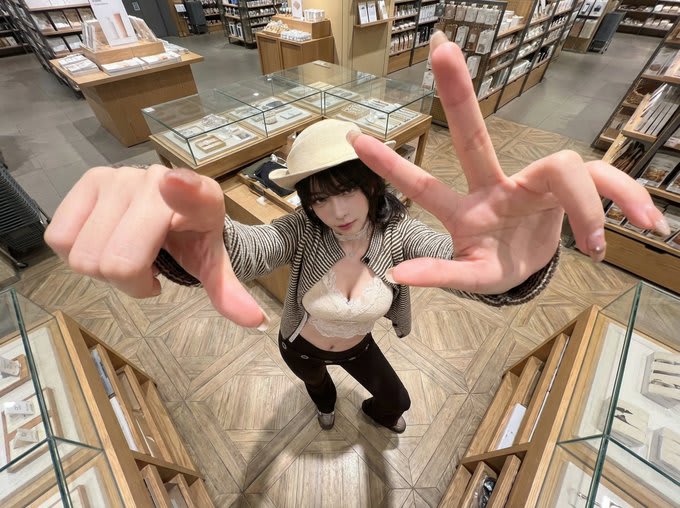 Extreme Wide Angle Phone Screen Replacement