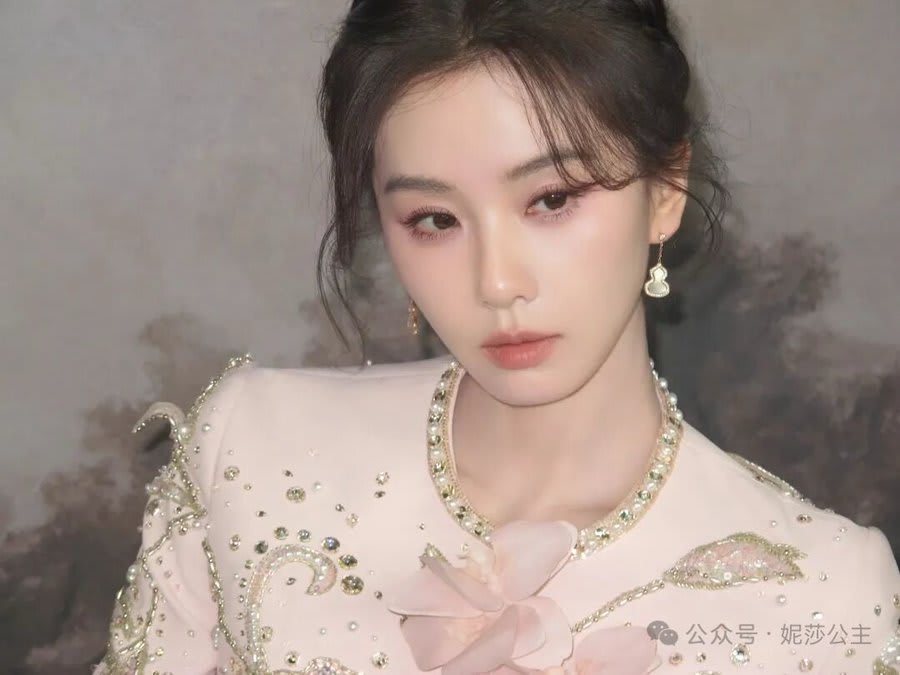 Museum Art Exhibition Selfie