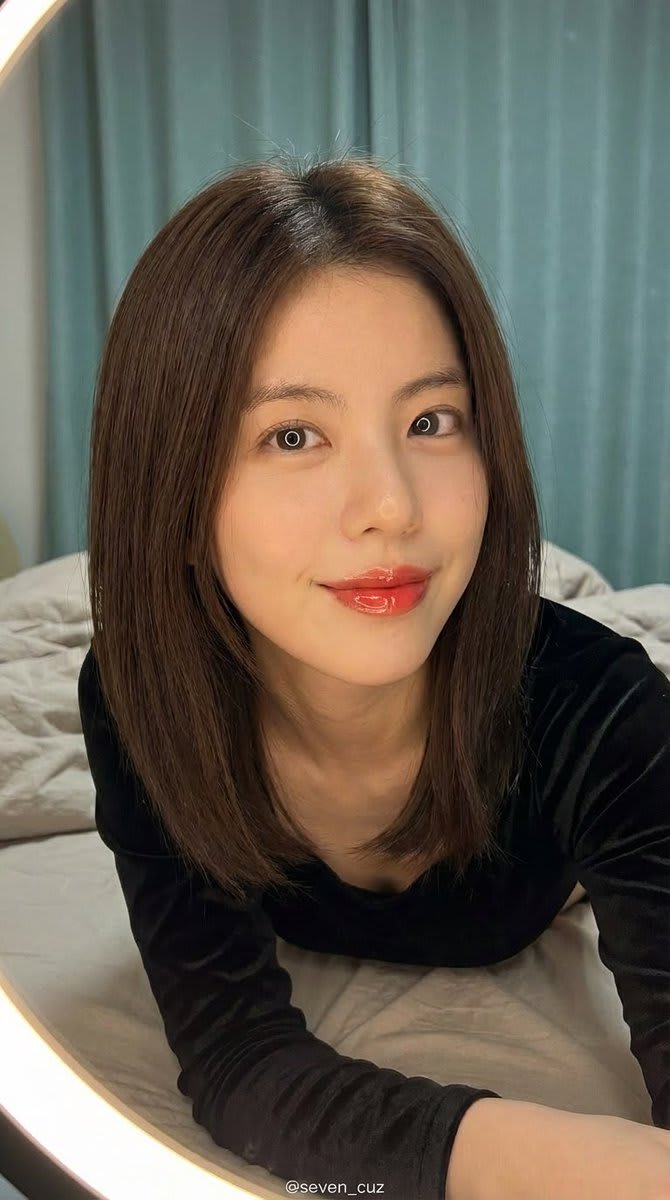 Profile / Avatar - Photorealistic Close-up Portrait (Intimate Gaze, Velvet Top)