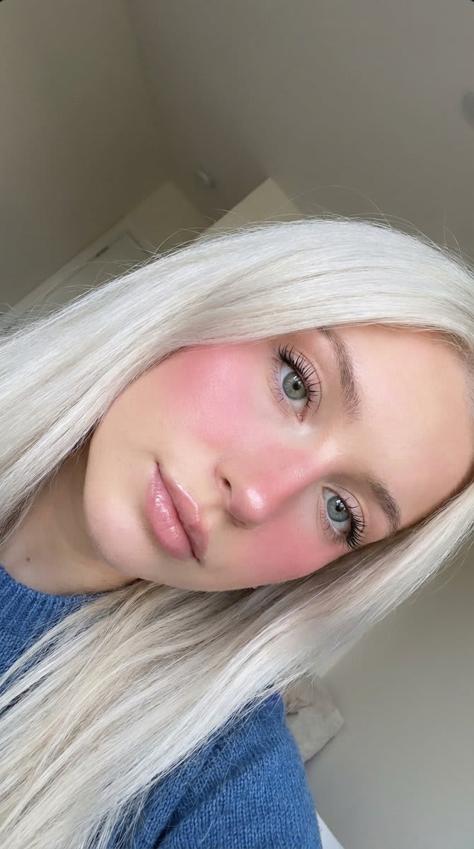 Profile / Avatar - Extreme Close-up Beauty Selfie with Heavy Blush