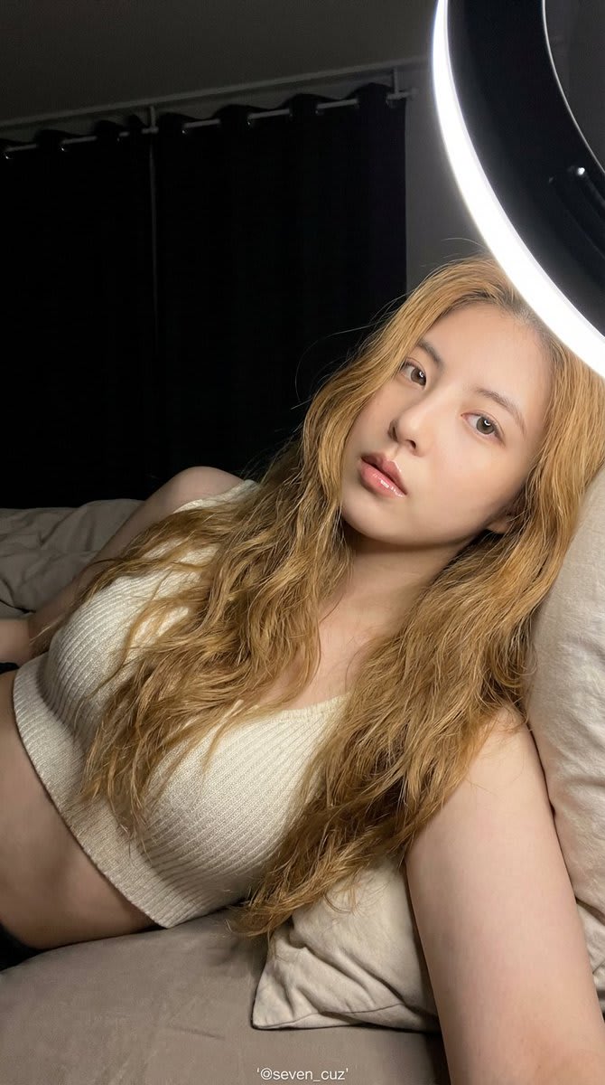 Profile / Avatar - Cold Allure Dark Portrait Prompt for Nano Banana Pro