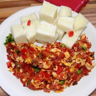 Yam & Egg Sauce (wit meat)