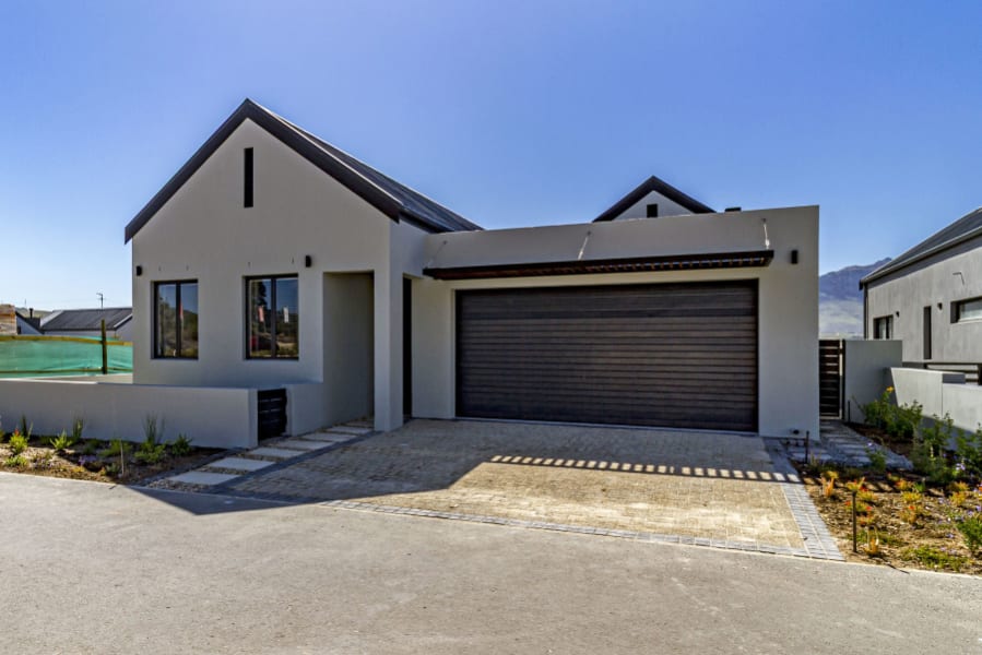 4 Bedroom Freehold For Sale in Longlands Estate