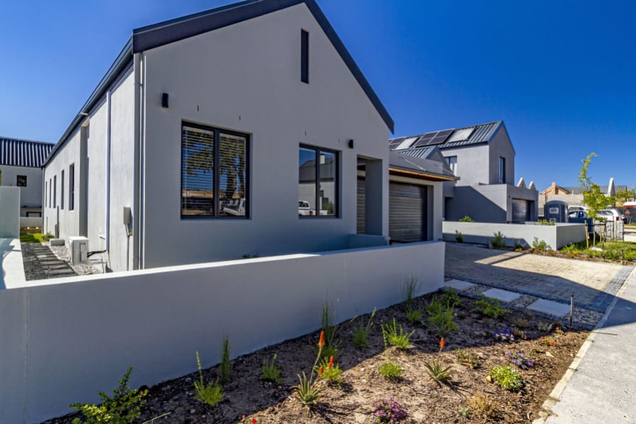 4 Bedroom Freehold For Sale in Longlands Estate