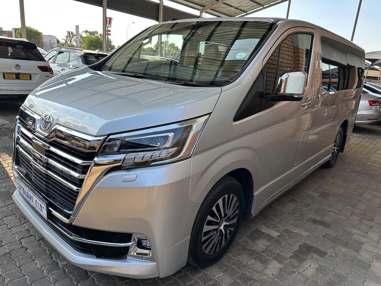 2023 Toyota Quantum 2.8 LWB Bus 6-seater VX Premium
