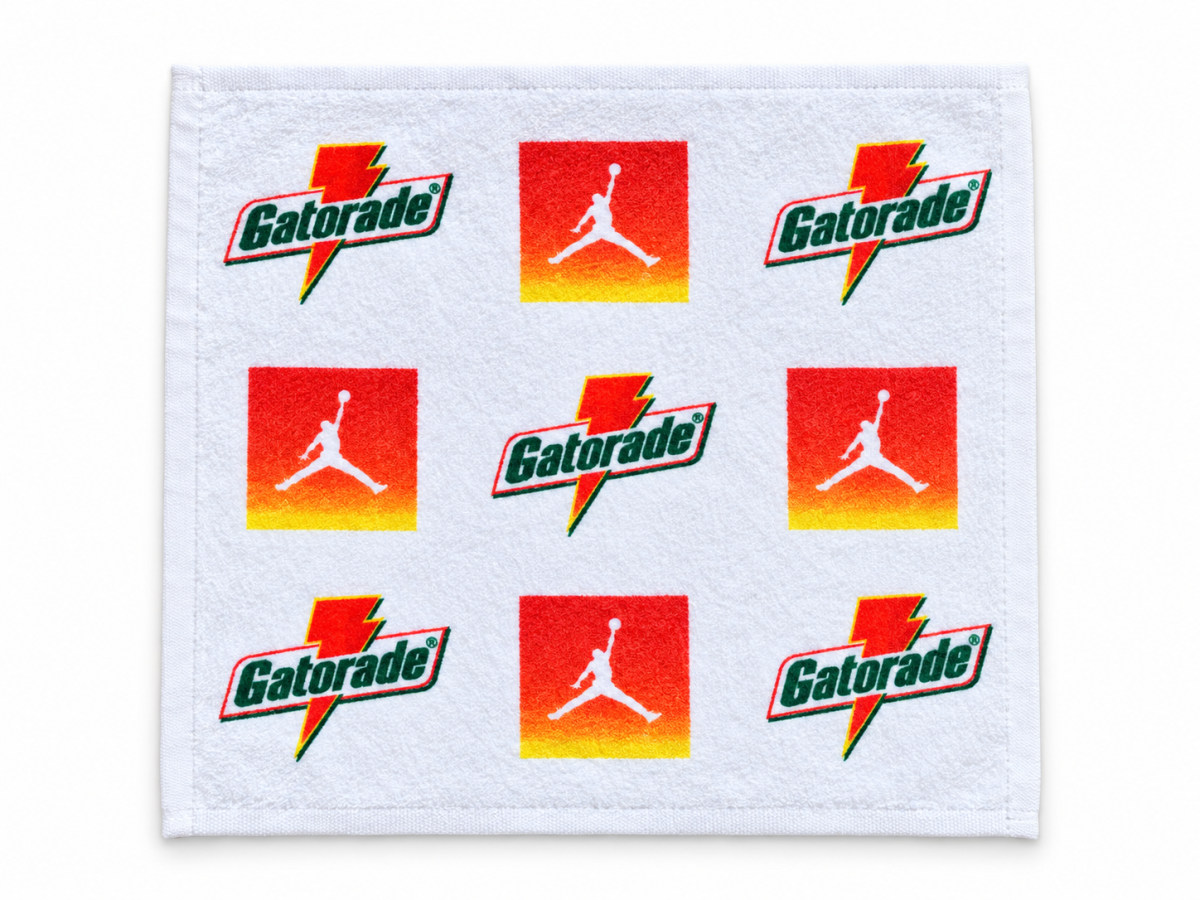 The Gatorade and Jumpman branded towel included with the pack