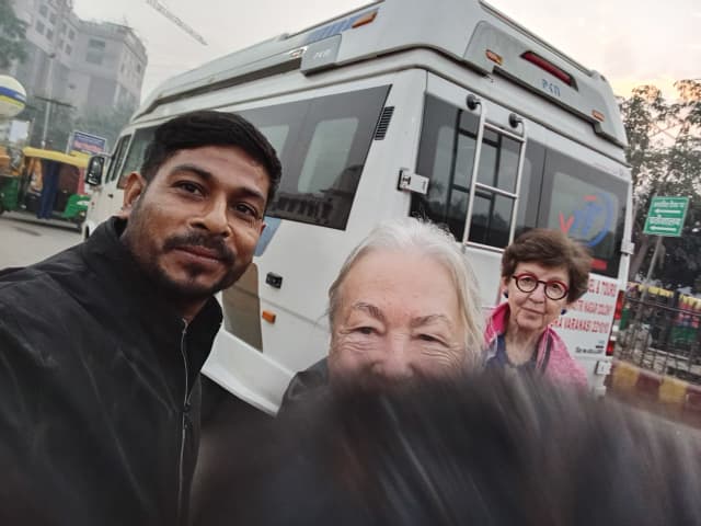 Safe airport pickup - KashiTaxi driver