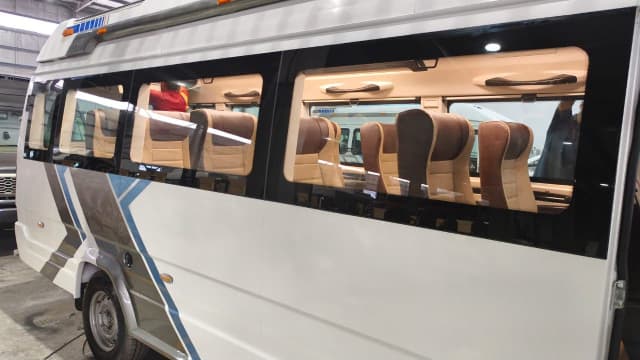 Group vans & tempo - KashiTaxi driver