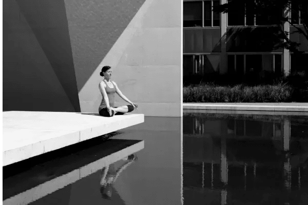 Vipassana Urbana: meditazione pratica per trovare calma in città