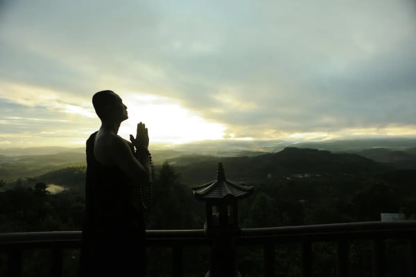 I 5 Sabotatori della Tua Meditazione (E Come Ribaltare la Partita)