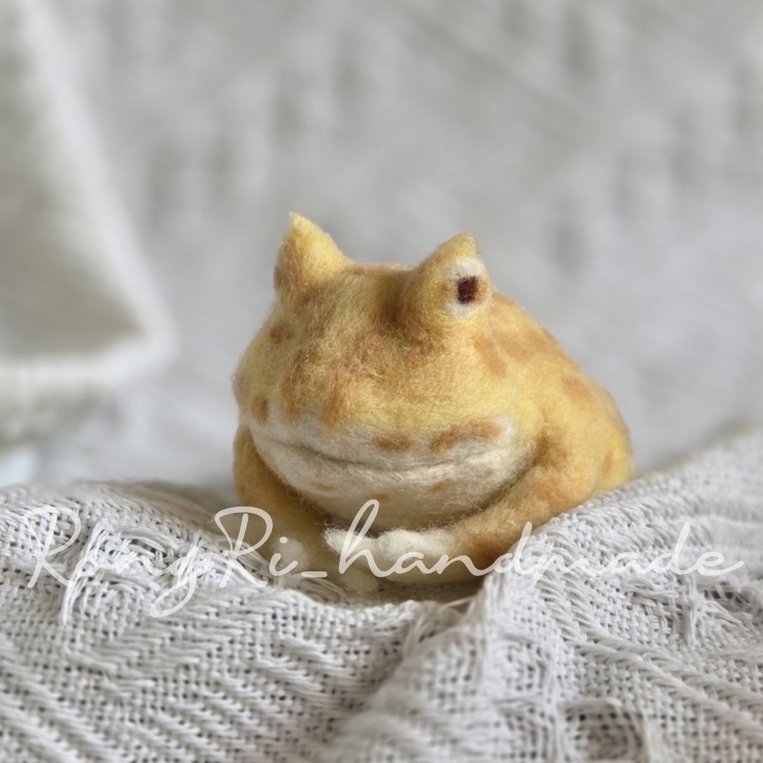 羊毛氈手作作品－黃金角蛙