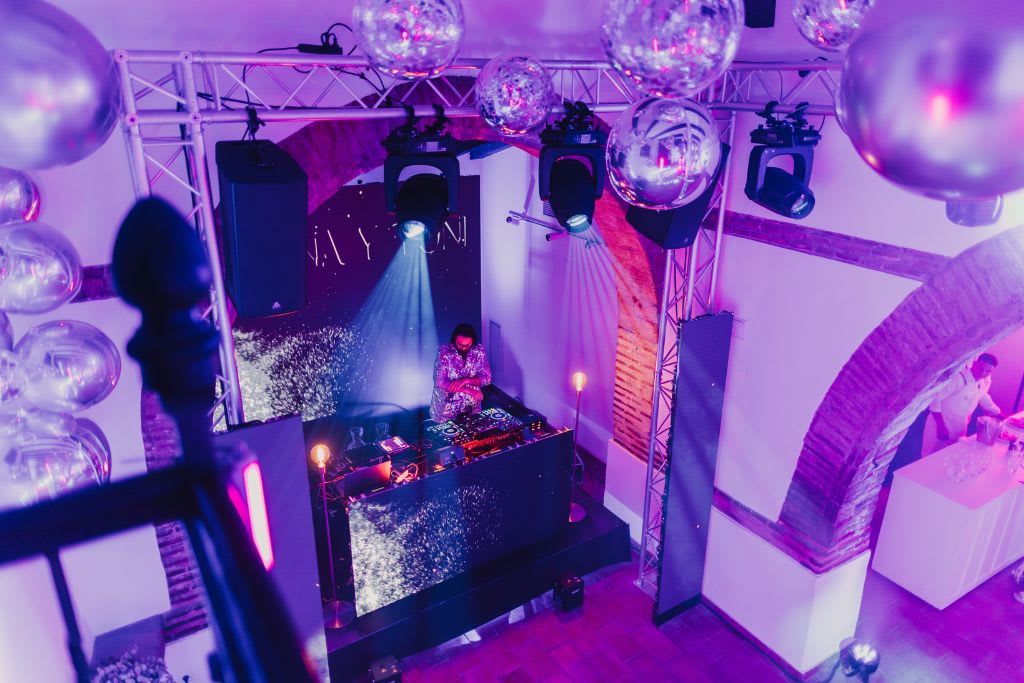 dj o banda en una boda