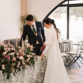Pareja celebrando
