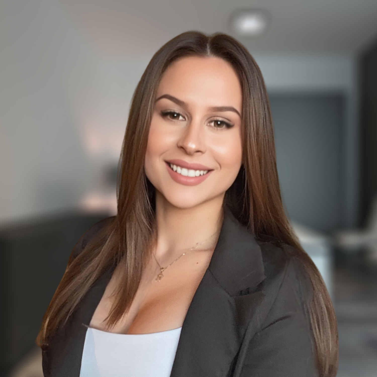 Andreea, Founder of Zōē Women
