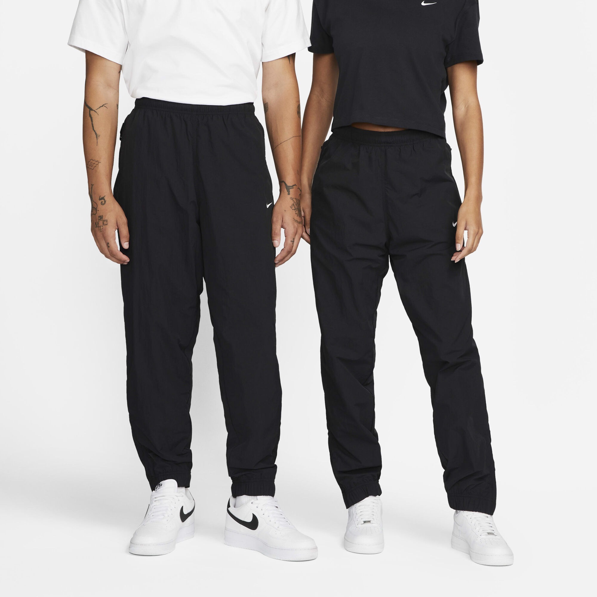 NK SOLO SWOOSH WOVEN TRACK PANT