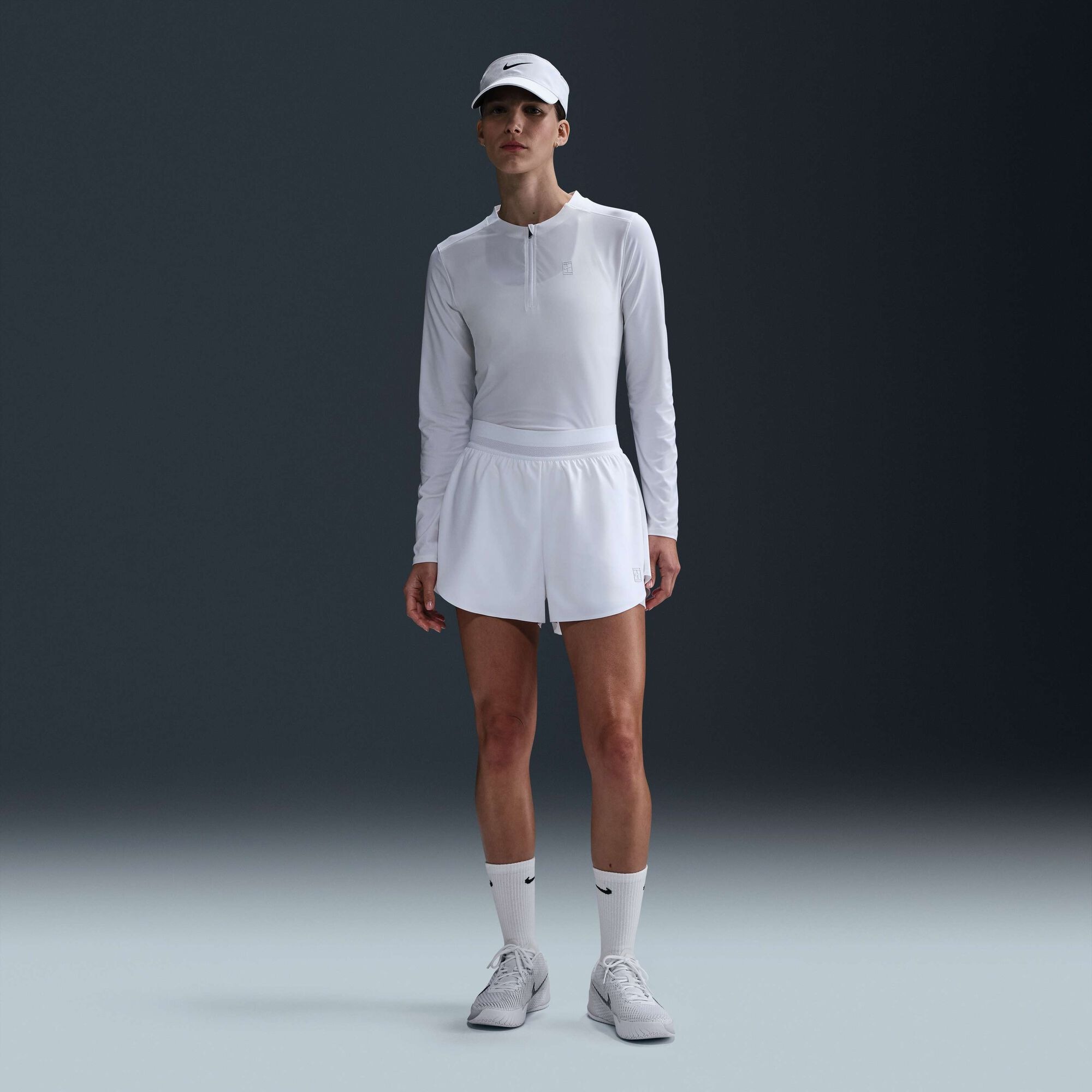 NIKECOURT ACE ADVANTAGE