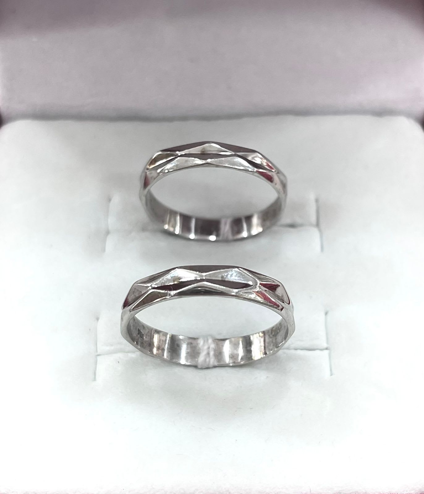 Par de Alianzas de Oro Blanco 18k