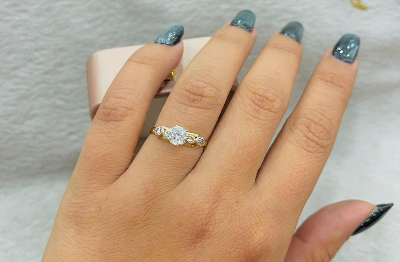 Anillo de Compromiso de Oro 18k Cinco Piedras