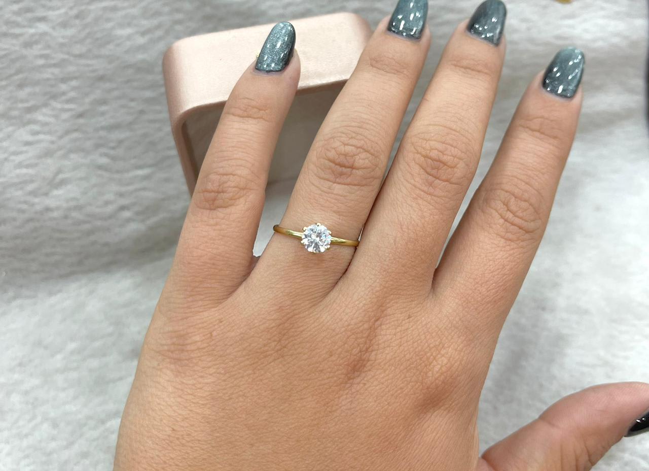 Anillo de Compromiso de Oro 18k Con Circon Engarce Ilusión