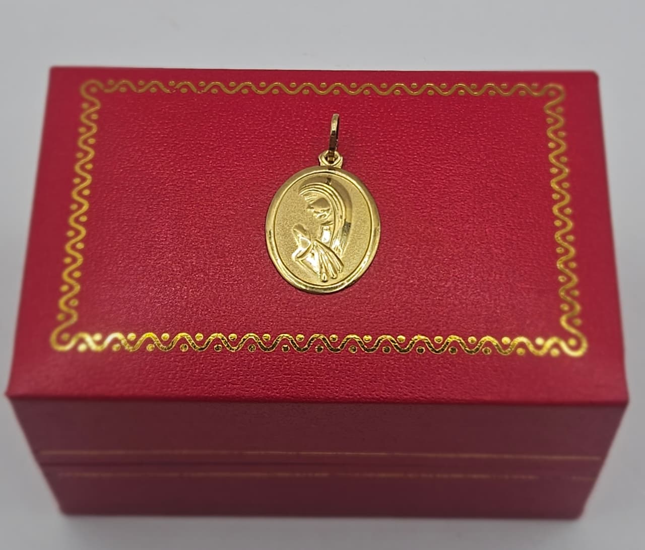 Dije Virgen Niña Placa de Oro 18k