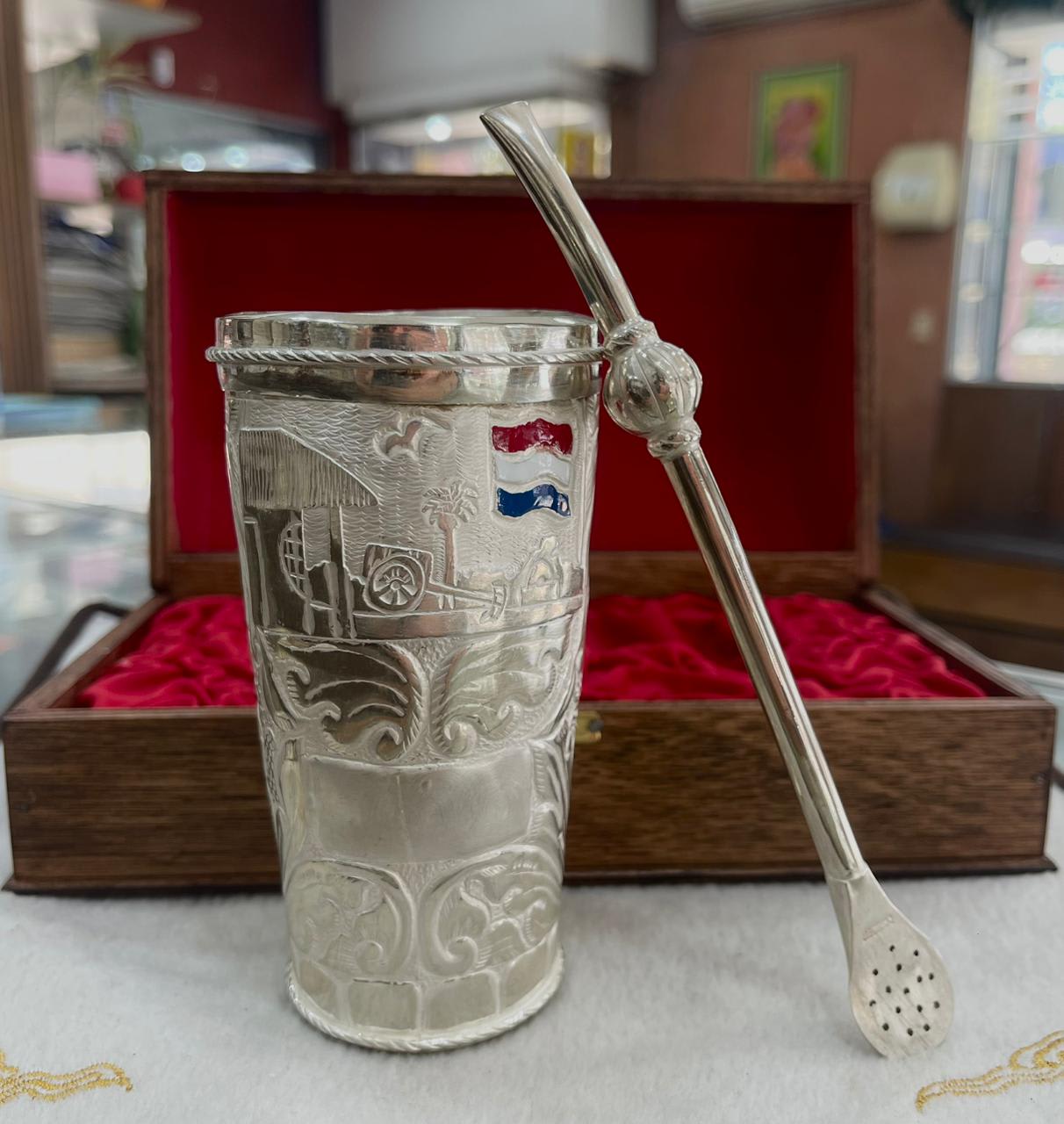 Guampa Forrada en Plata + Bombilla de Plata Diseño Paisaje Paraguay