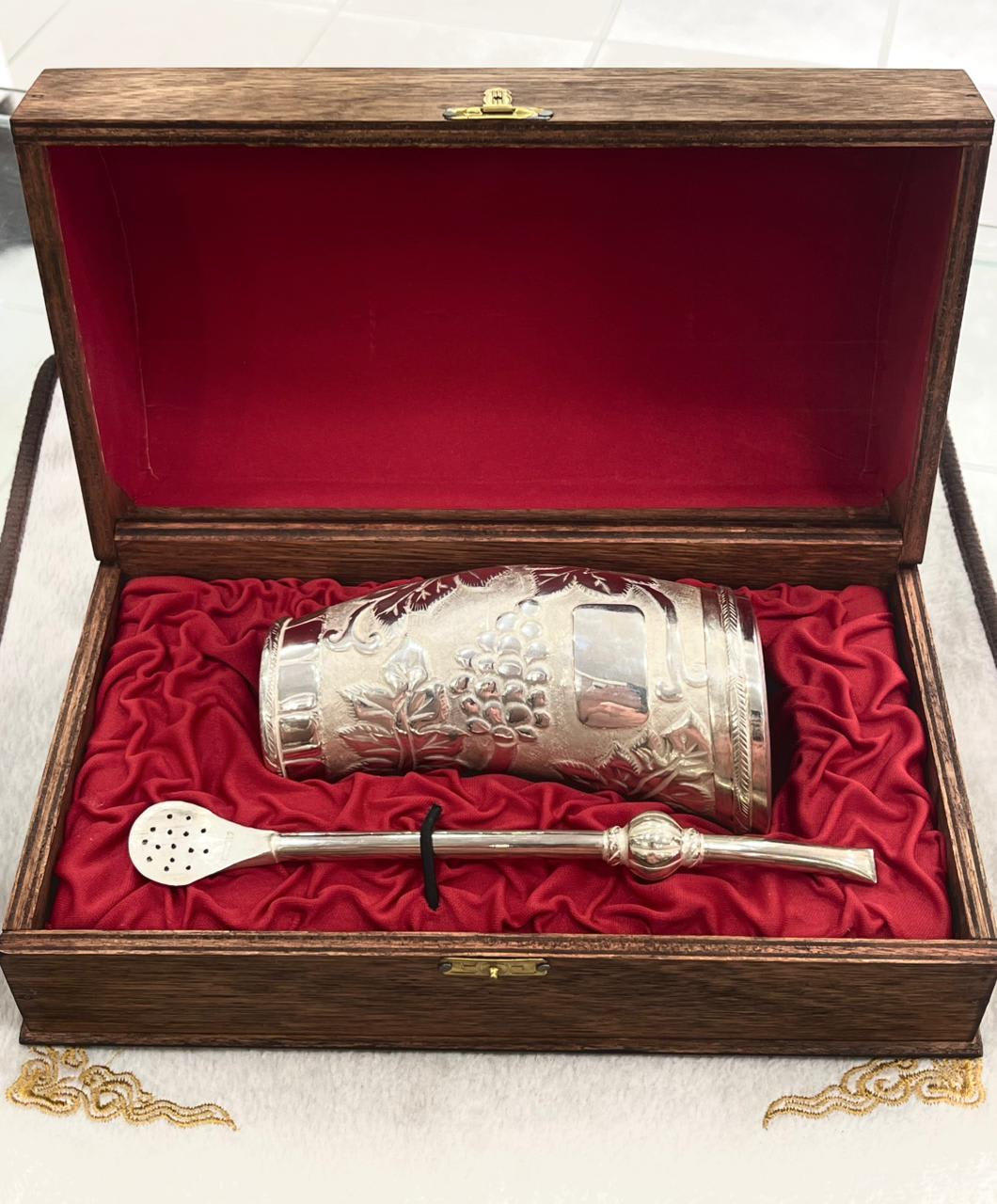 Guampa Forrada en Plata + Bombilla de Plata Diseño Paisaje Uva