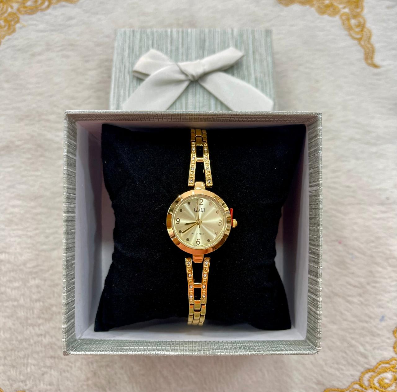 Reloj Q&Q para Dama Joyita Malla Dorada