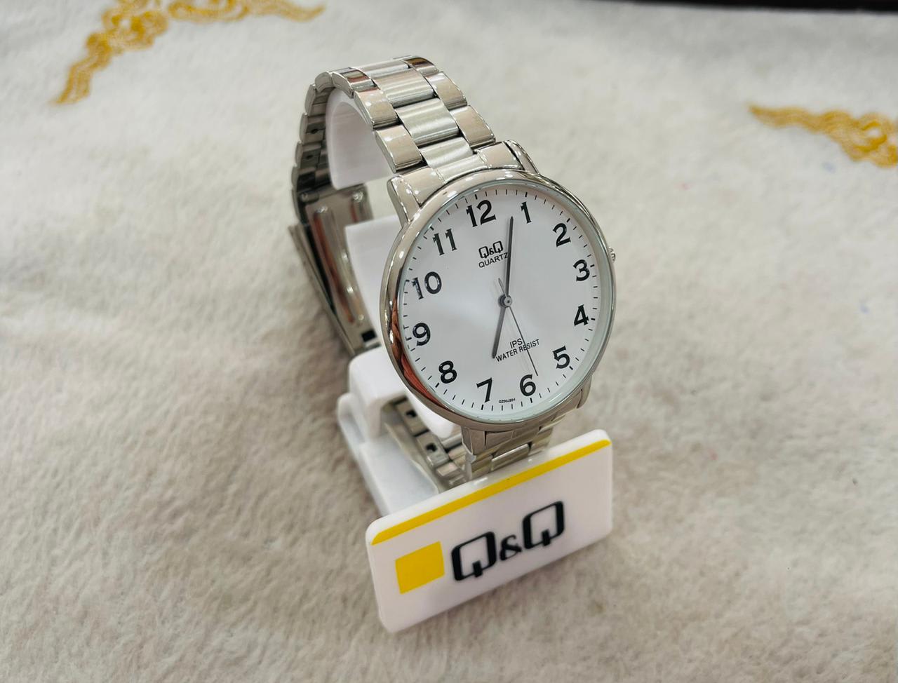 Reloj Q&Q para Caballero con Malla de Acero 