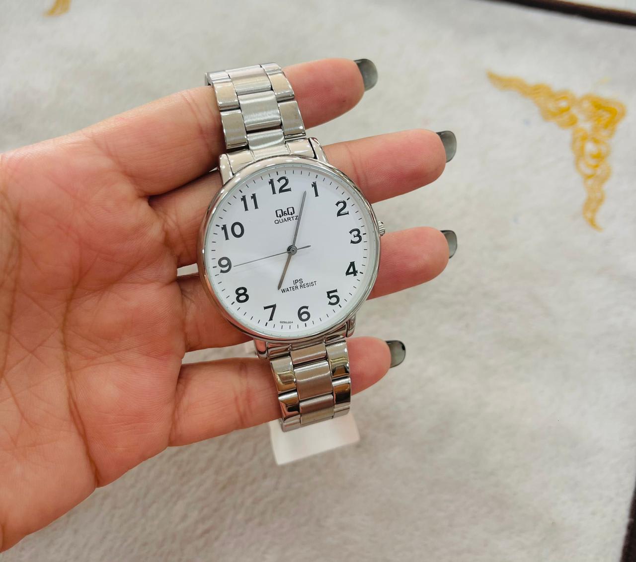 Reloj Q&Q para Caballero con Malla de Acero 