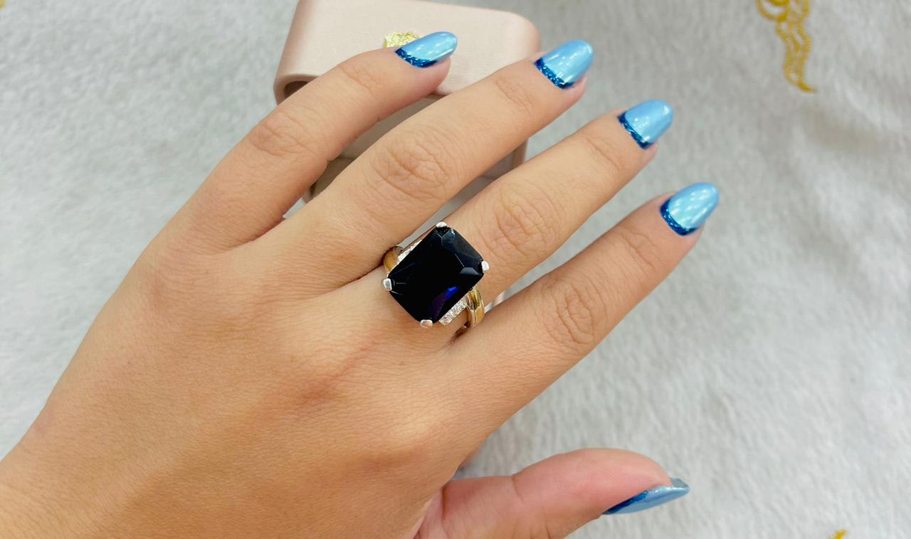 Anillo de Plata Piedra Circón Azul con Detalles en Lámina Dorada