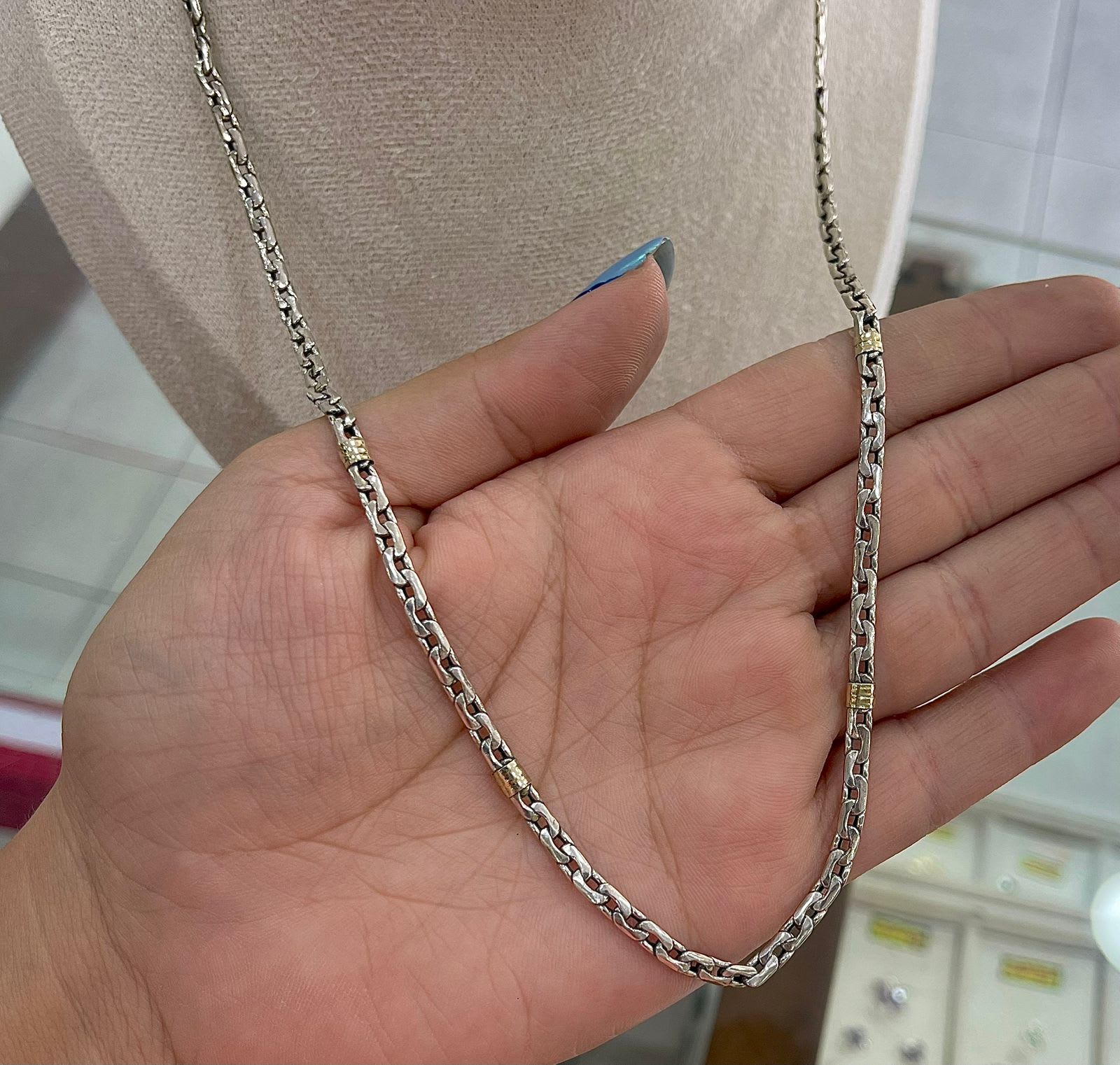 Cadena de Plata Quemada Gucci con Detalle Dorado