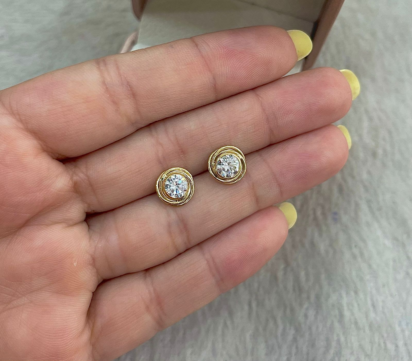 Aro de Oro Nido con Circón 