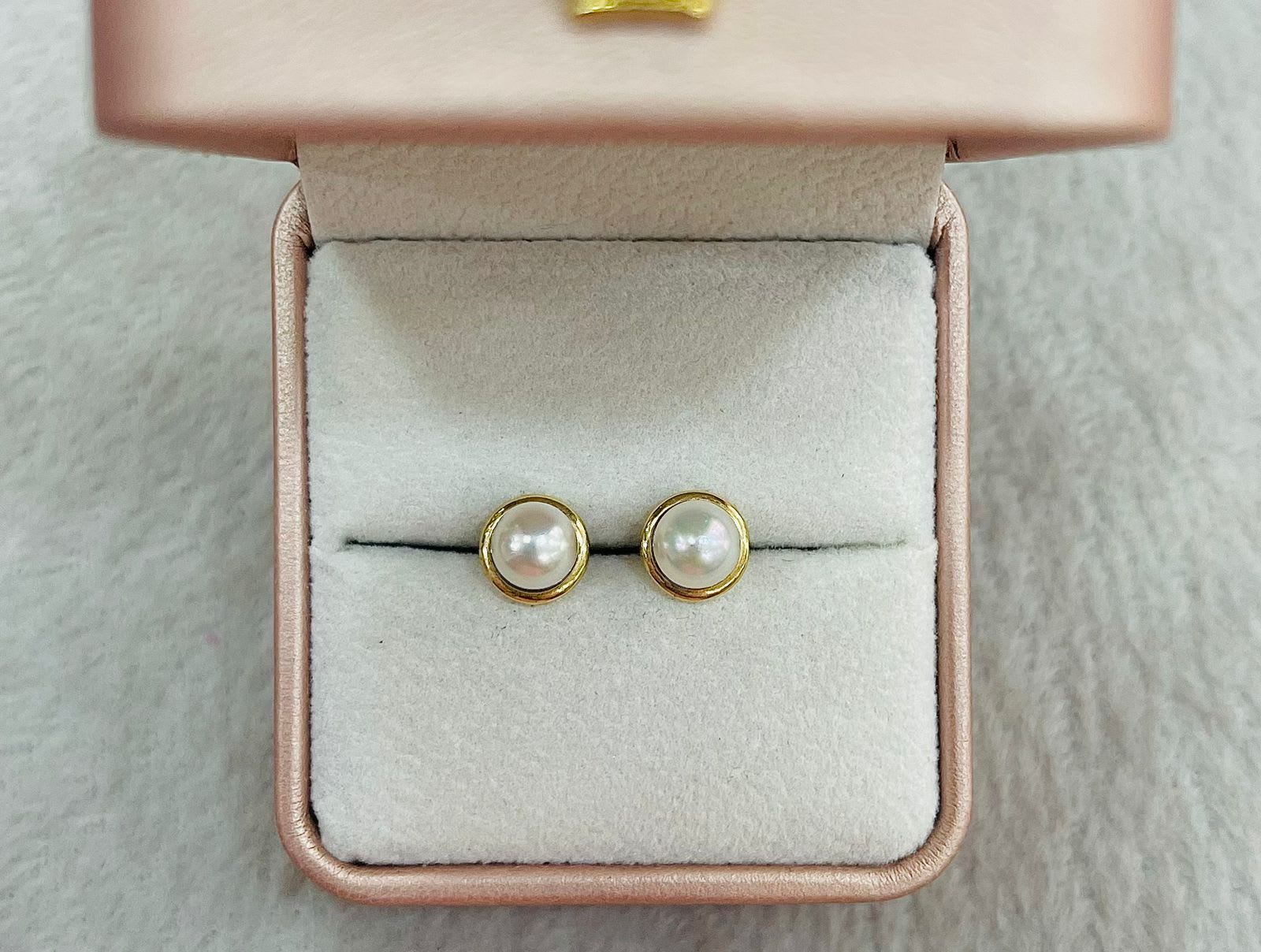 Aro de Oro Nido con Perla de Agua Dulce