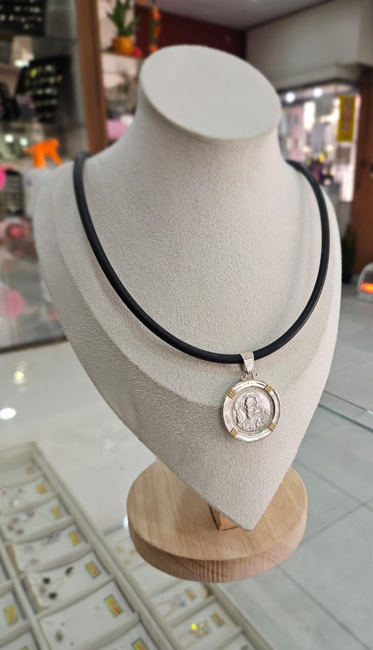 IDEAL PARA PAPÁ! CADENA DE CAUCHO GRUESA + DIJE SAN BENITO GRANDE DE PLATA