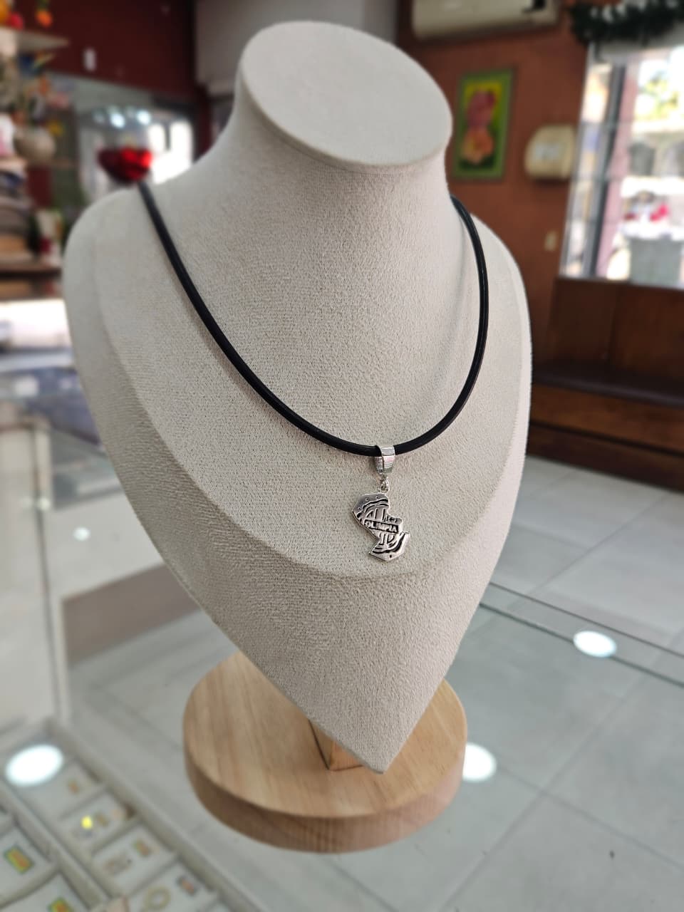 IDEAL PARA PAPÁ! CADENA DE CAUCHO FINA + DIJE OLIMPIA MAPA DEL PARAGUAY DE PLATA