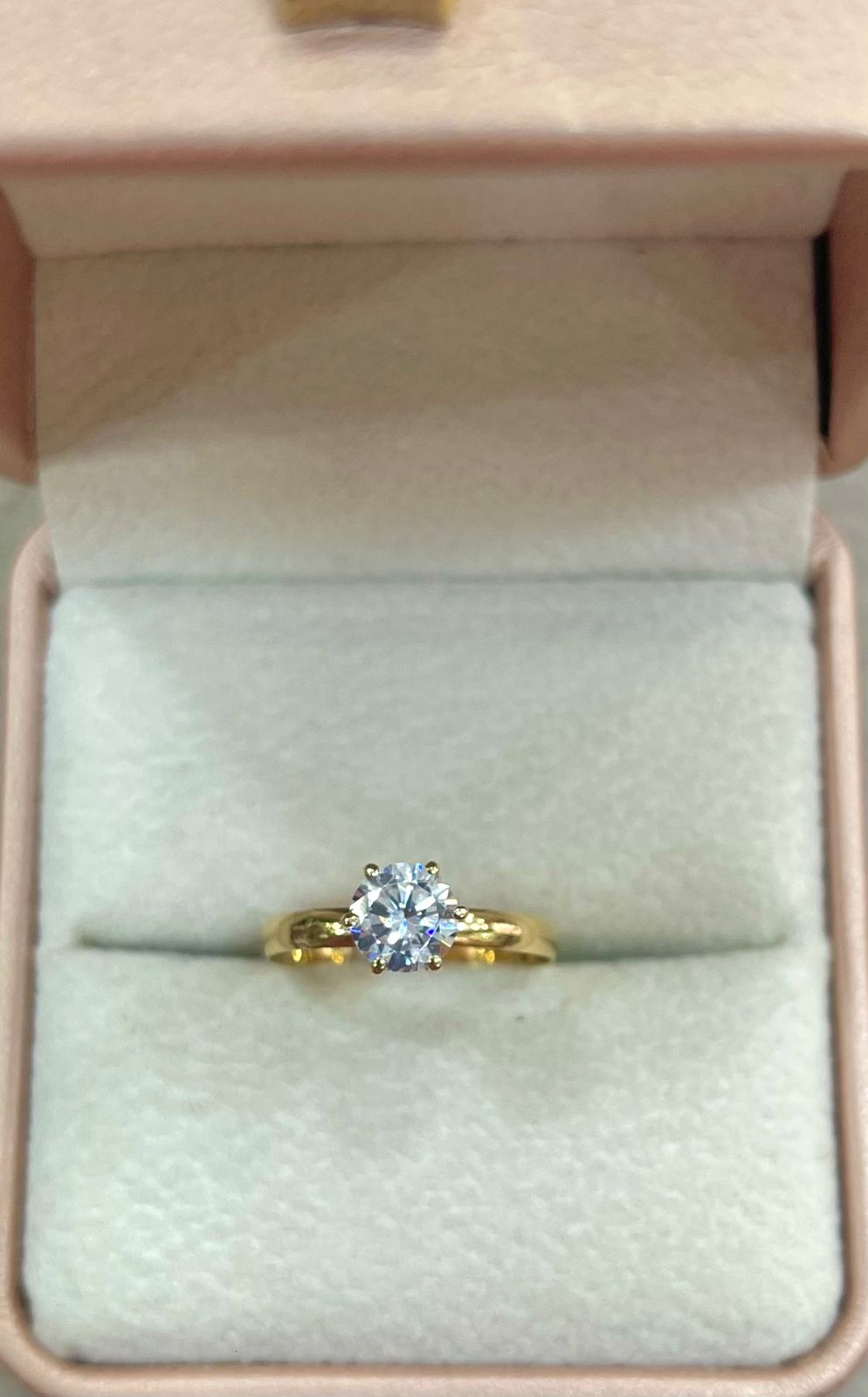 Anillo de Compromiso de Oro 18k Liso con Circon Central